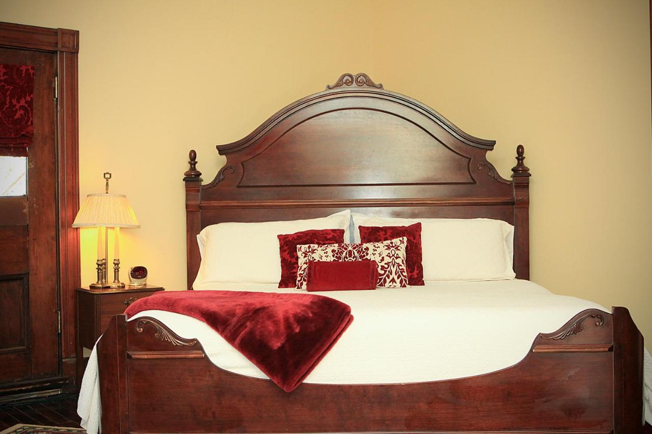 Louisville Bourbon Inn Extérieur photo
