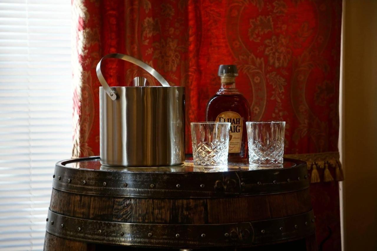 Louisville Bourbon Inn Extérieur photo