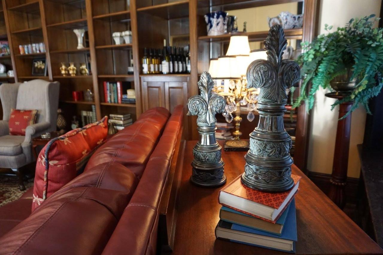 Louisville Bourbon Inn Extérieur photo