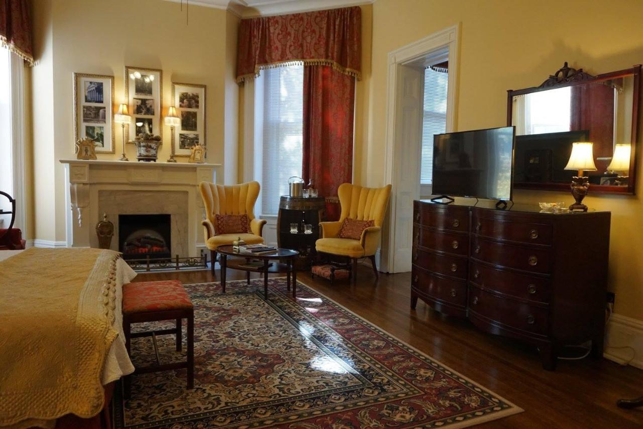 Louisville Bourbon Inn Extérieur photo