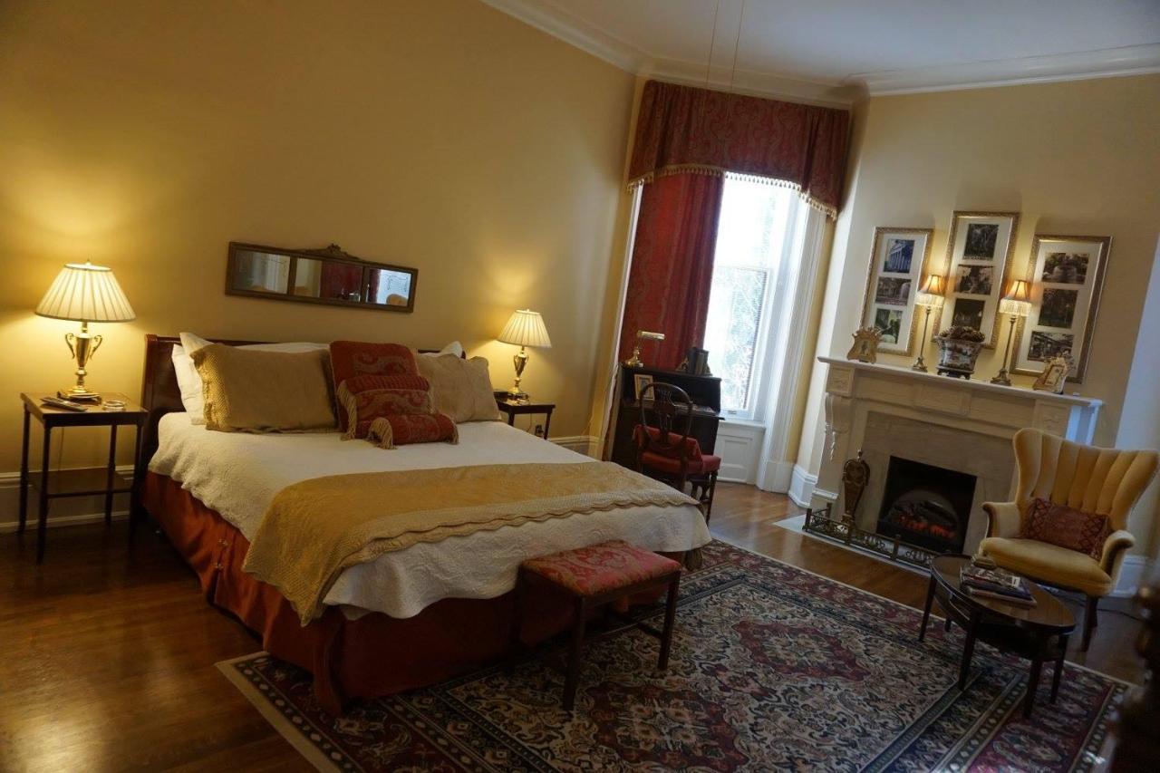 Louisville Bourbon Inn Extérieur photo