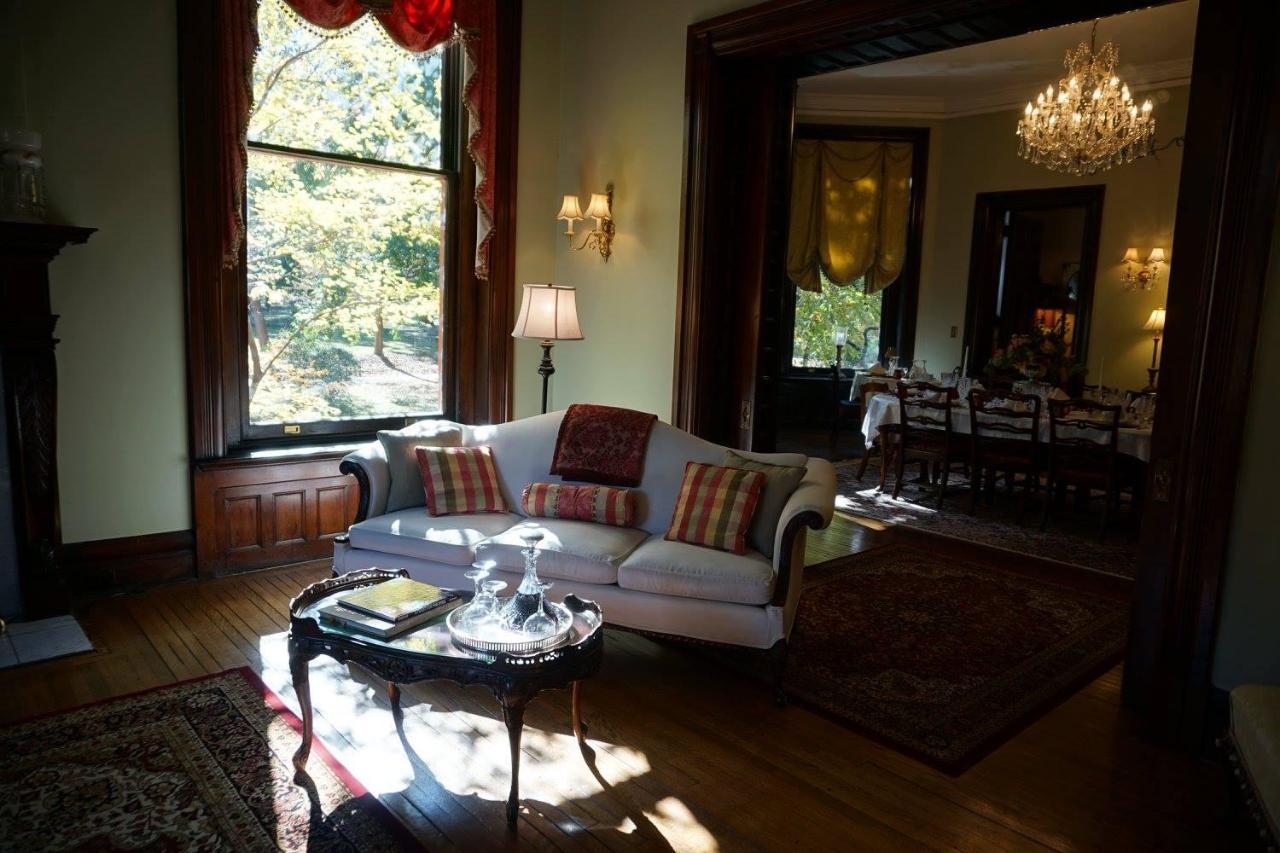 Louisville Bourbon Inn Extérieur photo