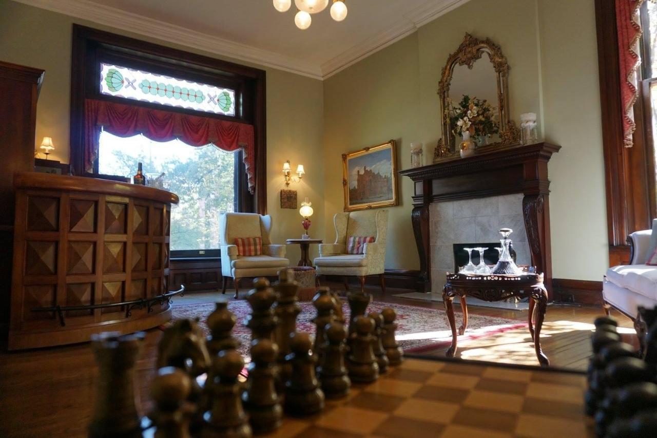 Louisville Bourbon Inn Extérieur photo
