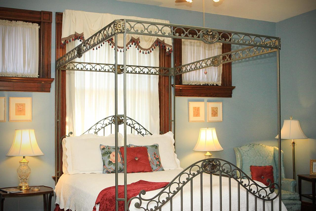 Louisville Bourbon Inn Extérieur photo