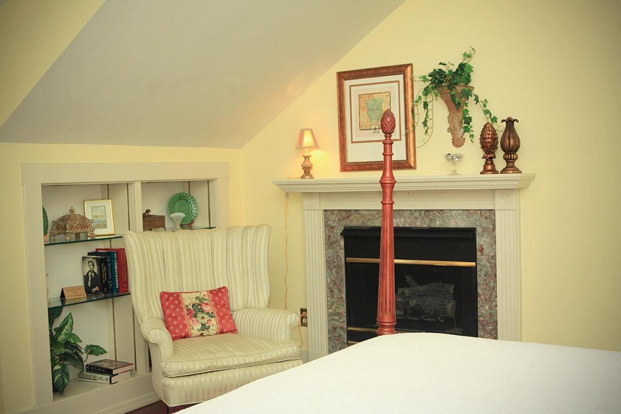 Louisville Bourbon Inn Extérieur photo