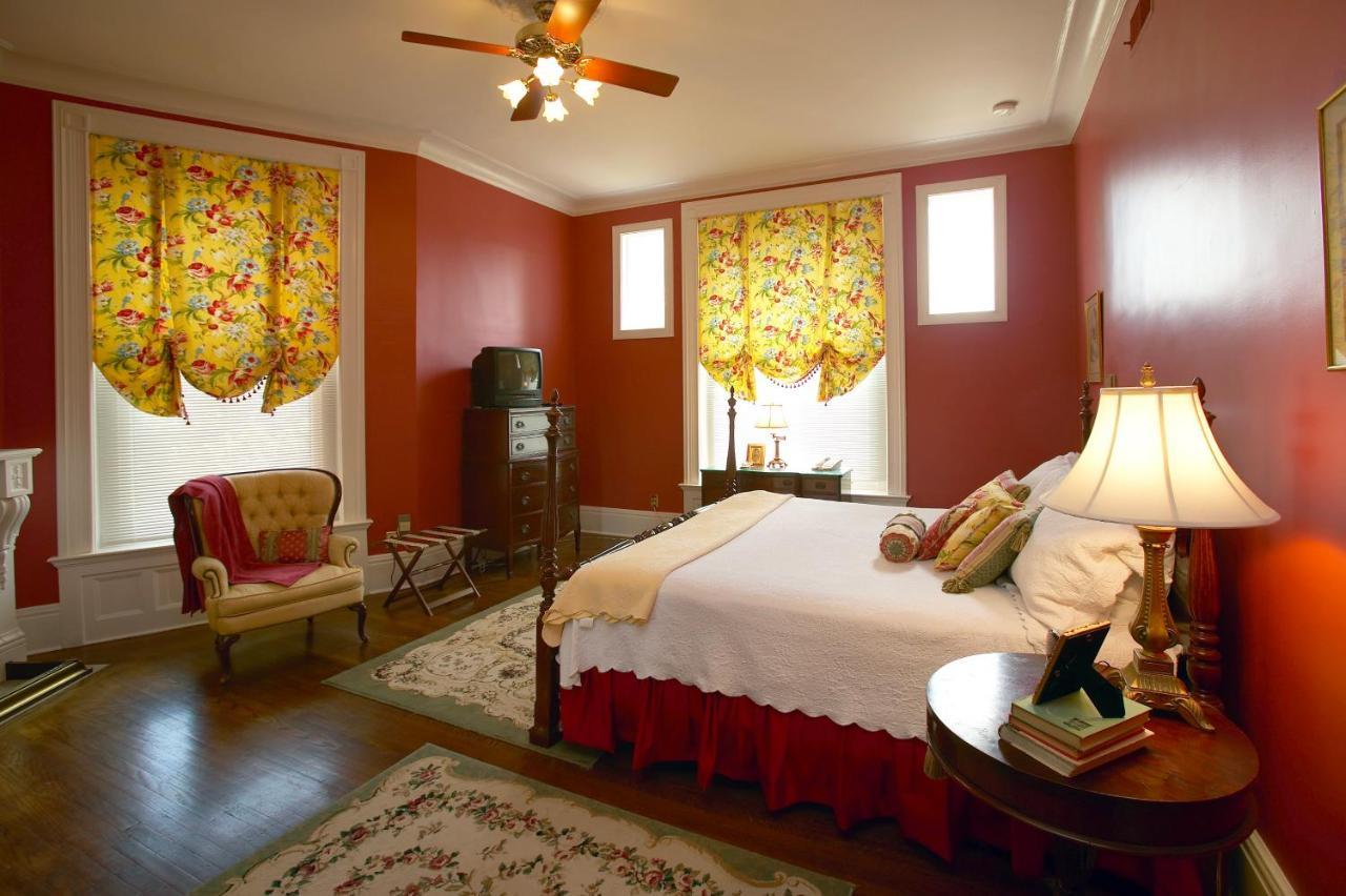 Louisville Bourbon Inn Extérieur photo