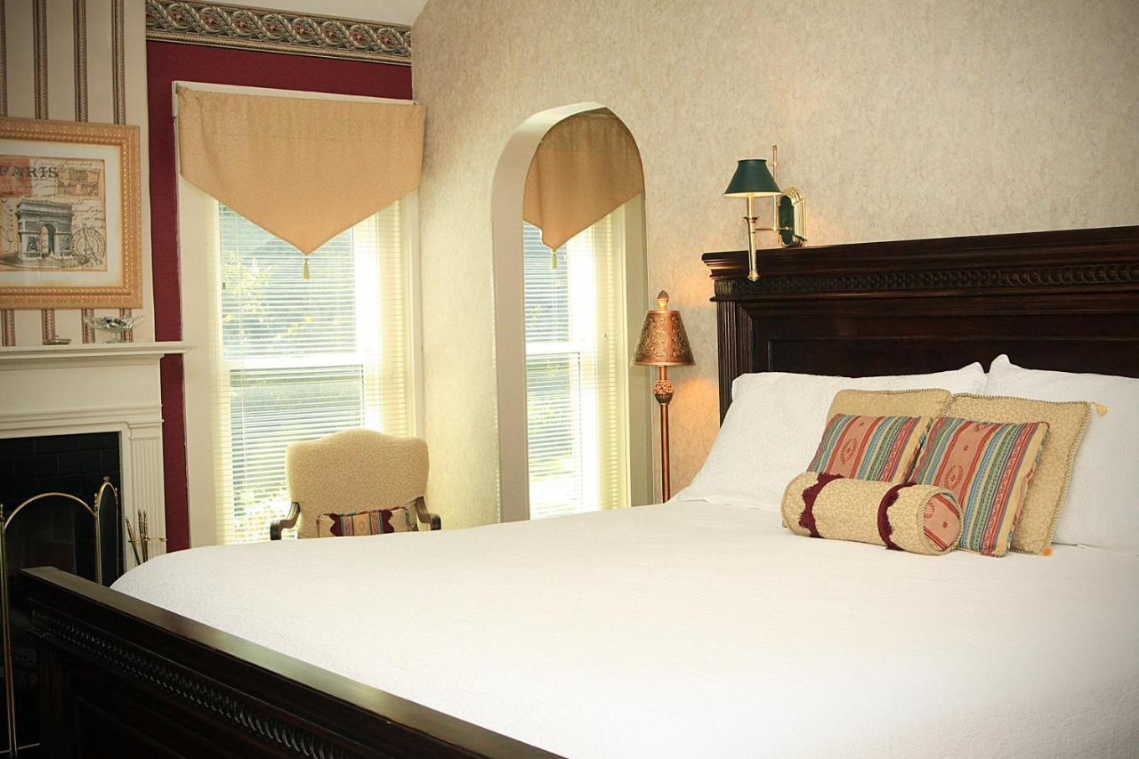 Louisville Bourbon Inn Extérieur photo