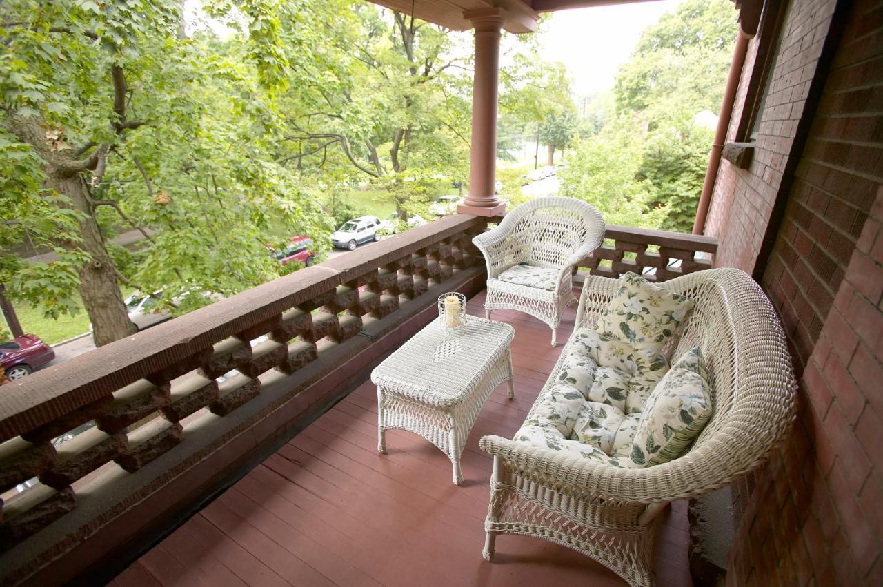 Louisville Bourbon Inn Extérieur photo